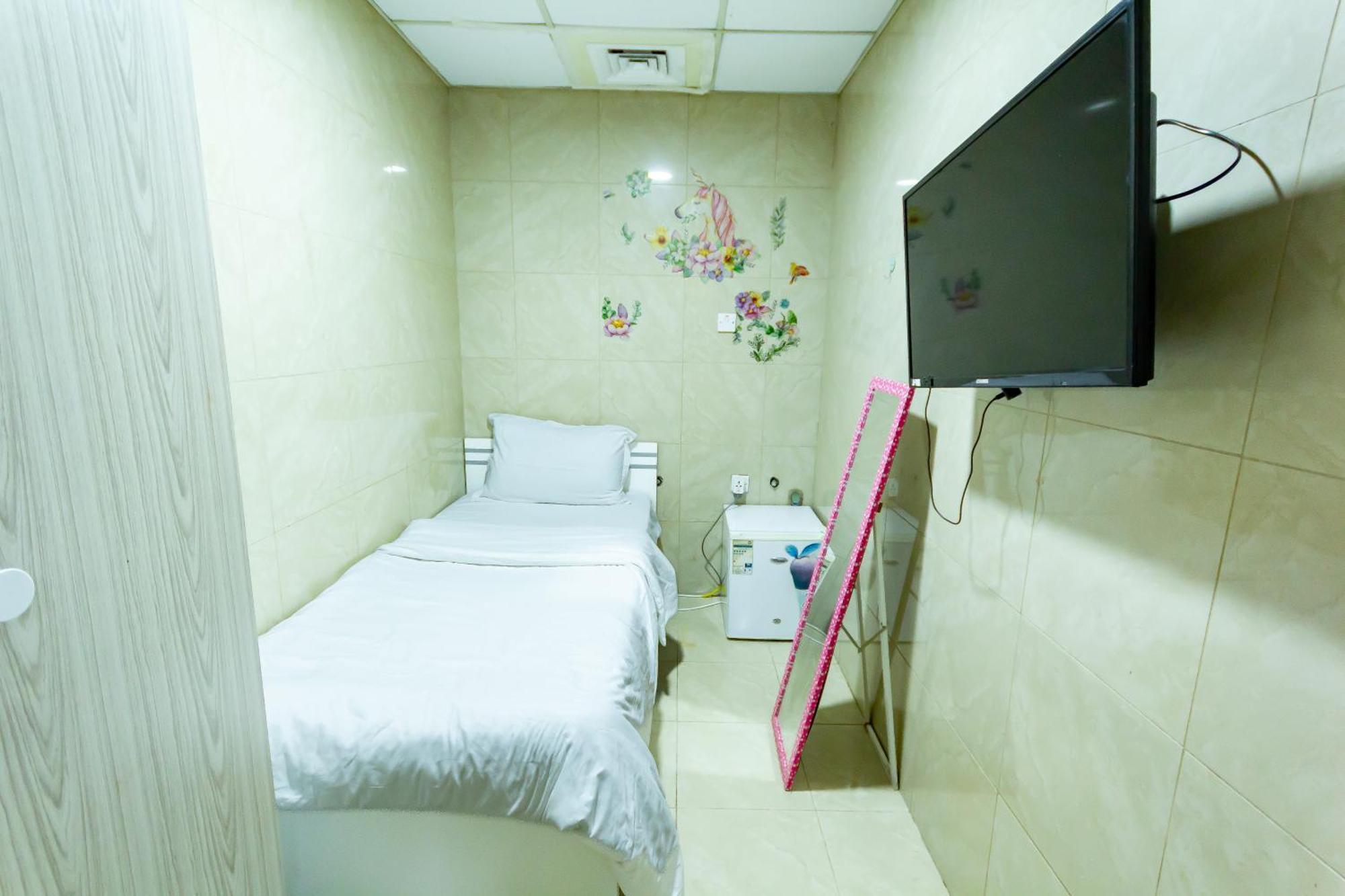 Small Budget Rooms For 'Girls' Only In Dubai, Marina Zewnętrze zdjęcie