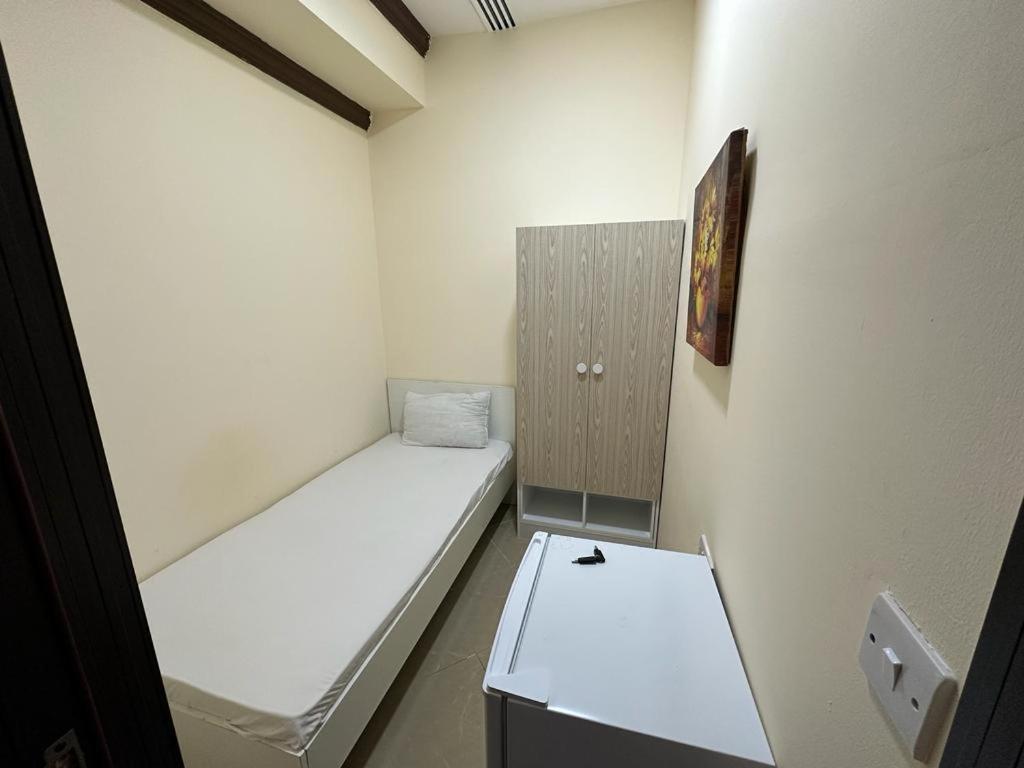 Small Budget Rooms For 'Girls' Only In Dubai, Marina Zewnętrze zdjęcie